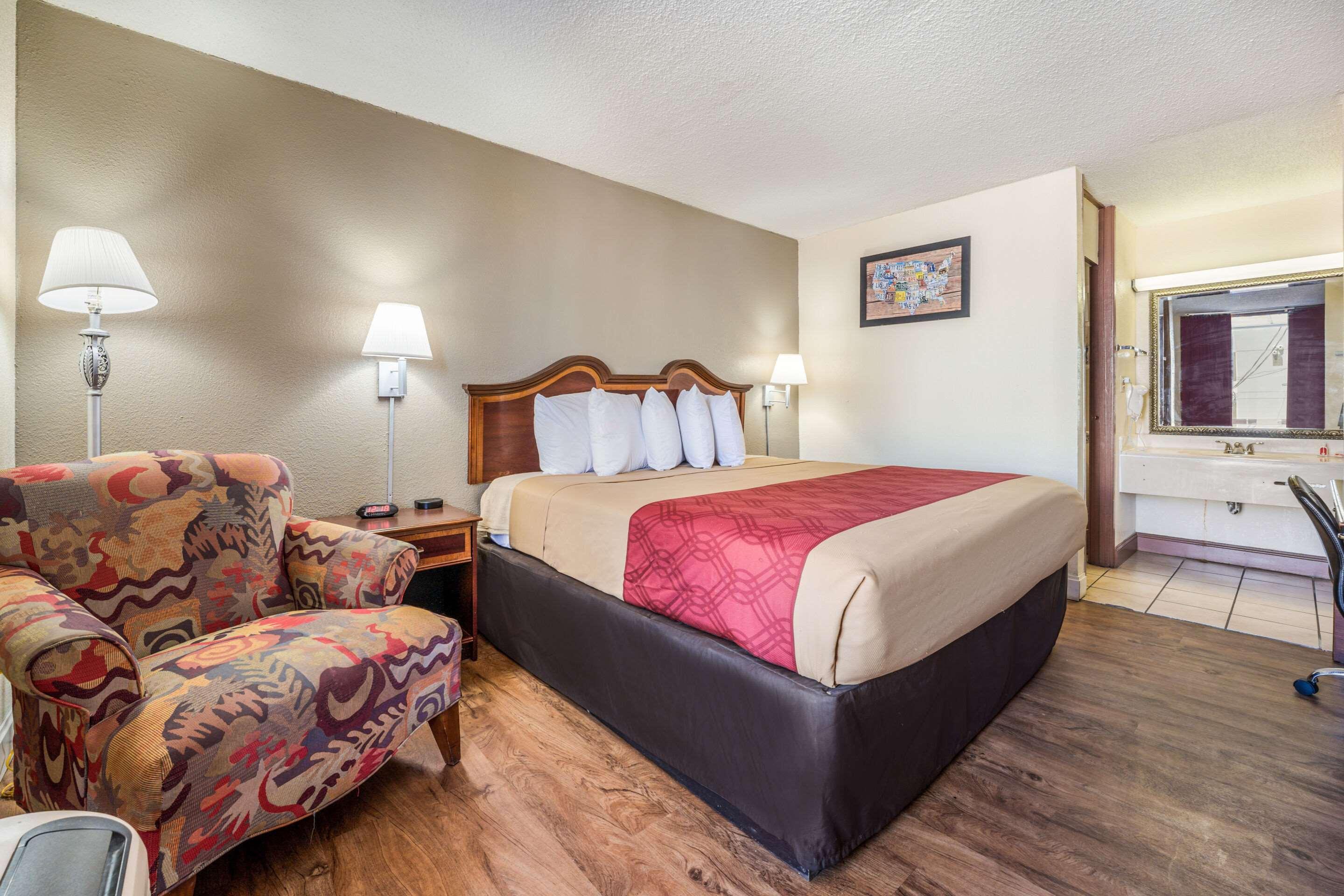 Econo Lodge Inn & Suites Macon Extérieur photo
