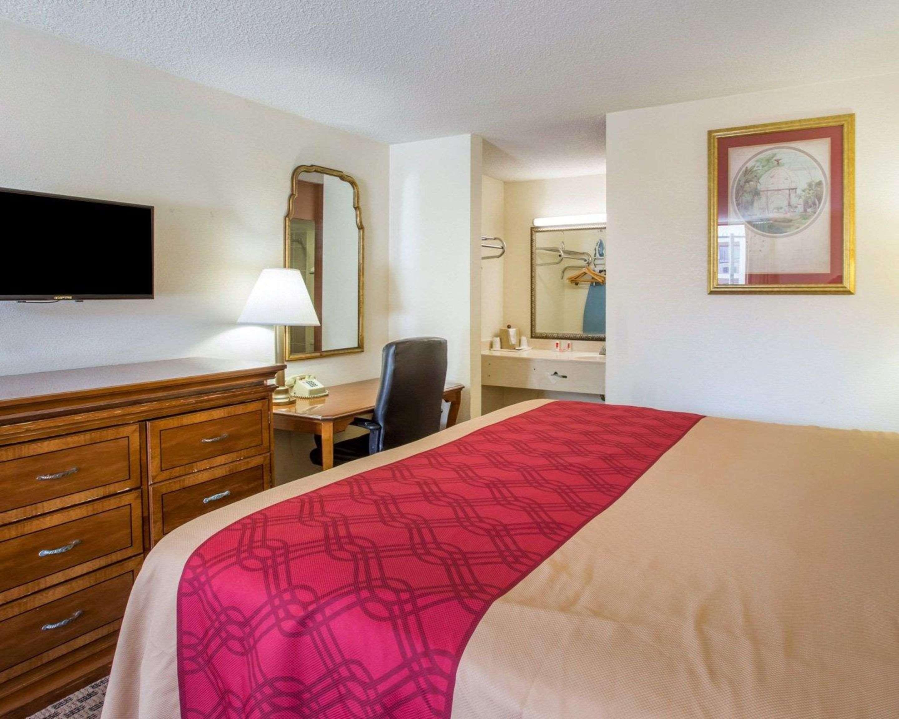 Econo Lodge Inn & Suites Macon Extérieur photo