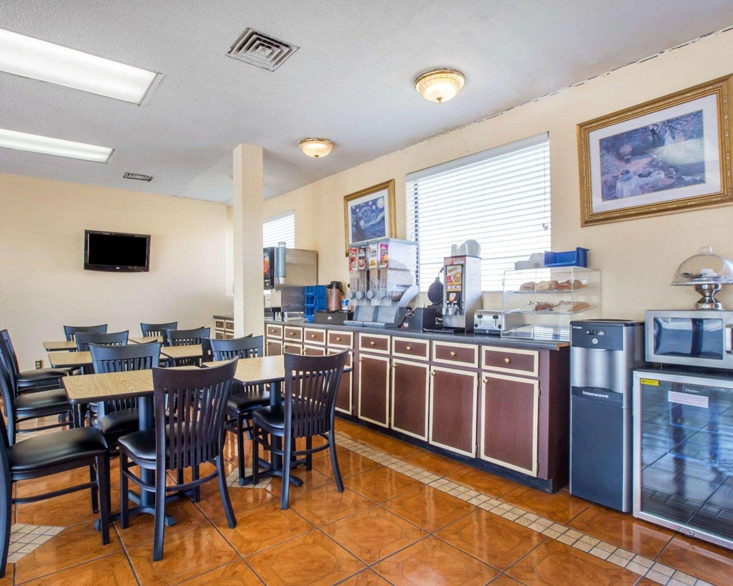 Econo Lodge Inn & Suites Macon Extérieur photo