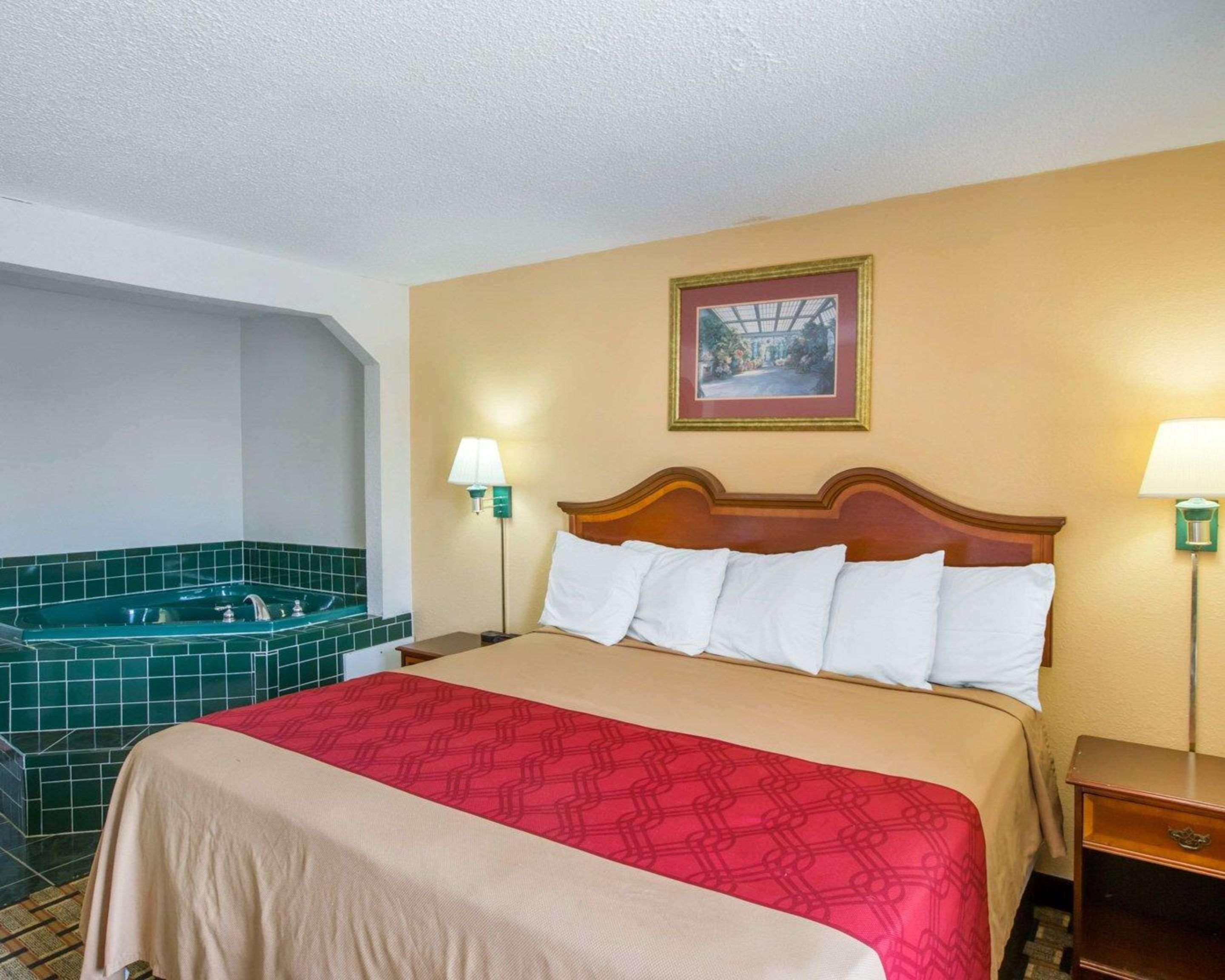 Econo Lodge Inn & Suites Macon Extérieur photo