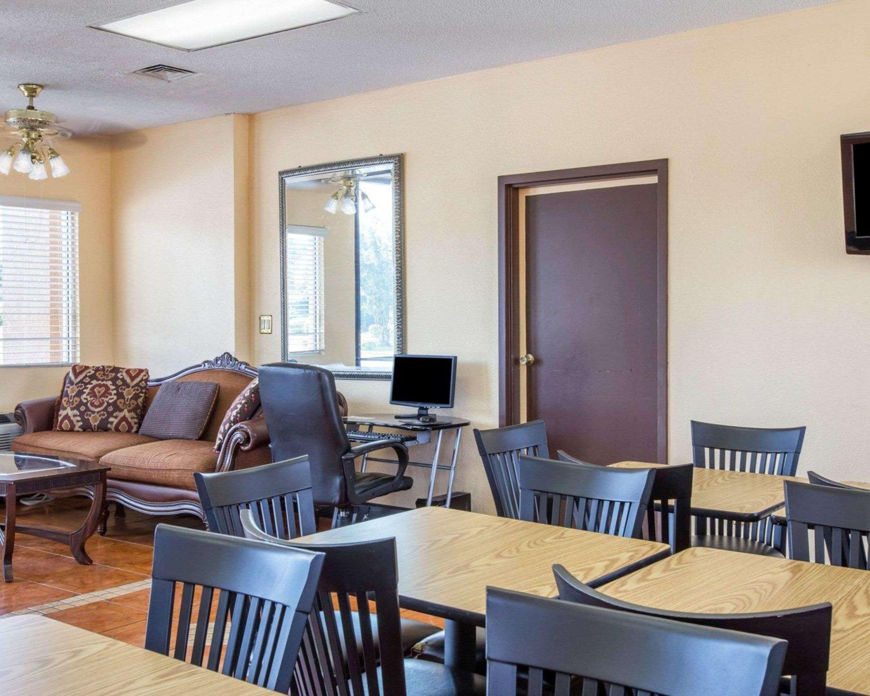 Econo Lodge Inn & Suites Macon Extérieur photo